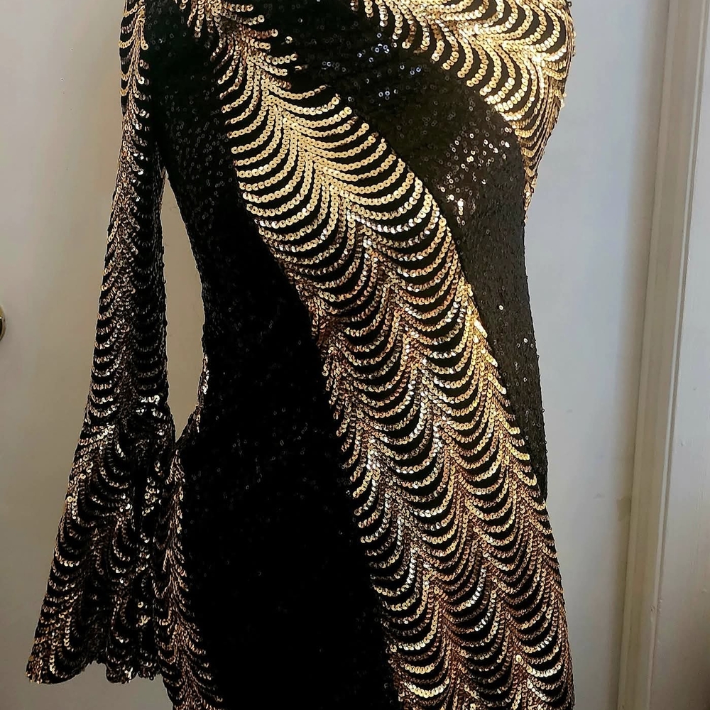 Elegant Black and Gold Sequin Dress